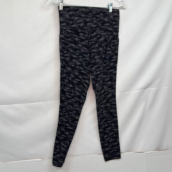 Athleta Black And Gray salutation stash pocket Camo Leggings Size small EUC - Picture 1 of 11